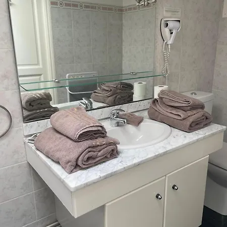 Homestay Les Hauts De Saint Jacques - *